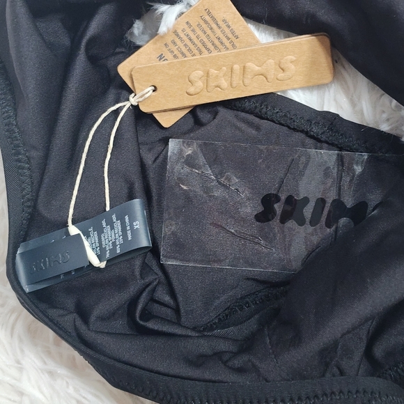 SKIMS SWIM SCOOP NECK ONE PIECE/ ONYX/ XS/NWT/ SWIMSUIT 🩱 - Picture 8 of 13